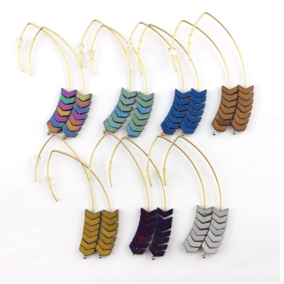 'Chevron Road' Natural Hematite Arrow Gold Earring - Picture 1 of 8